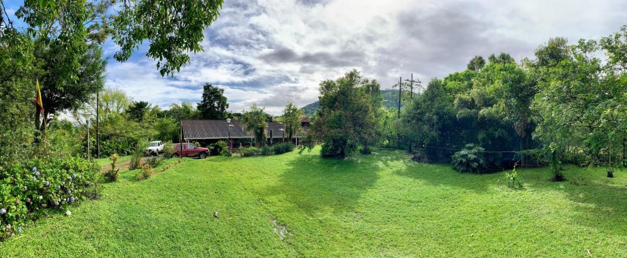 La Acuarela, Posada De La Monita Pereira Exterior foto